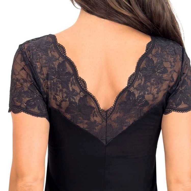 Wiskozowa koszula nocna plus size z koronką Donna Sonia czarna - widok modelu w galerii, ujęcie 11