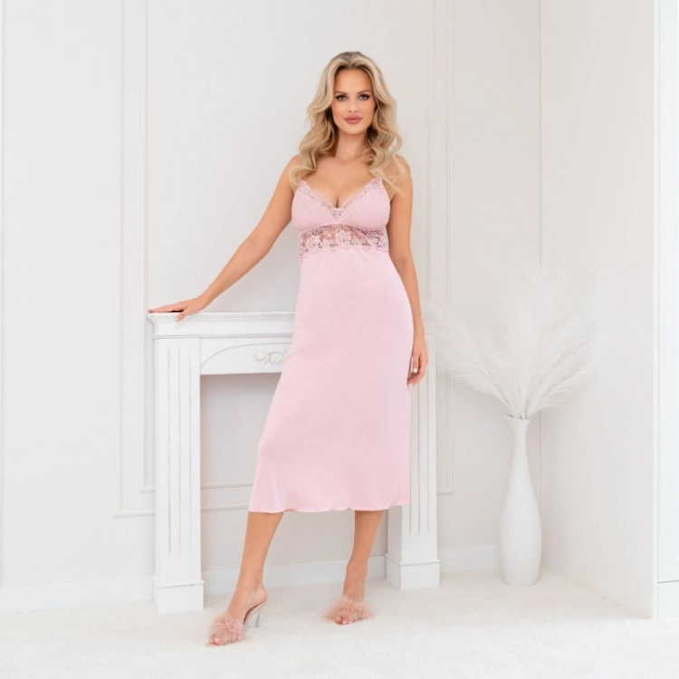 Długa wiskozowa koszula nocna z koronką Donna Jasmine Long pudrowy róż - prezentacja modelu, ujęcie 7